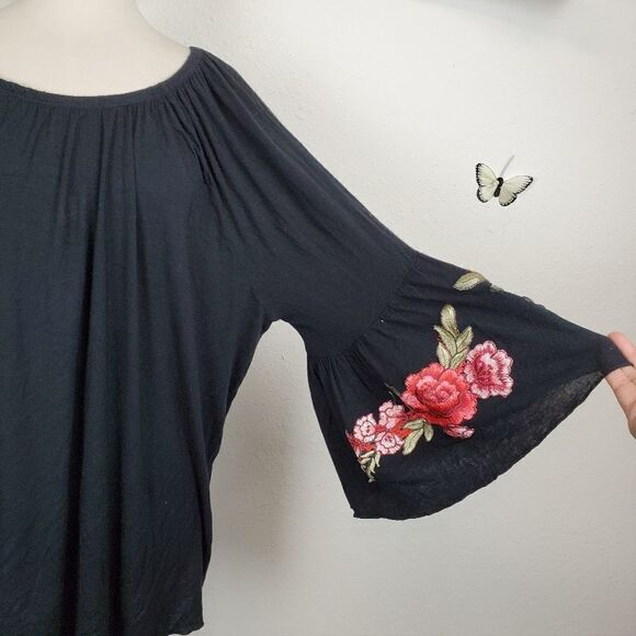 Cure black stretchy bell sleeve top boho - Picture 3 of 7